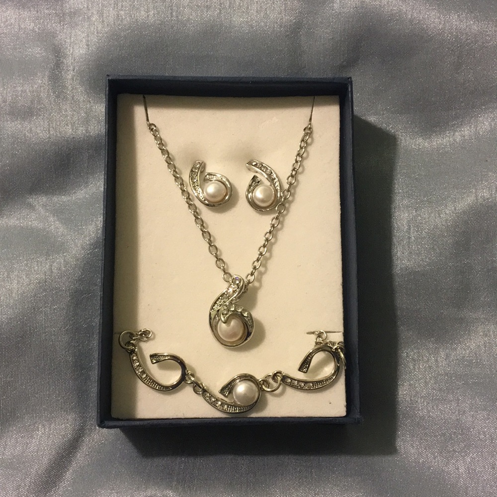 Beautiful NWT Jewelry Bundle